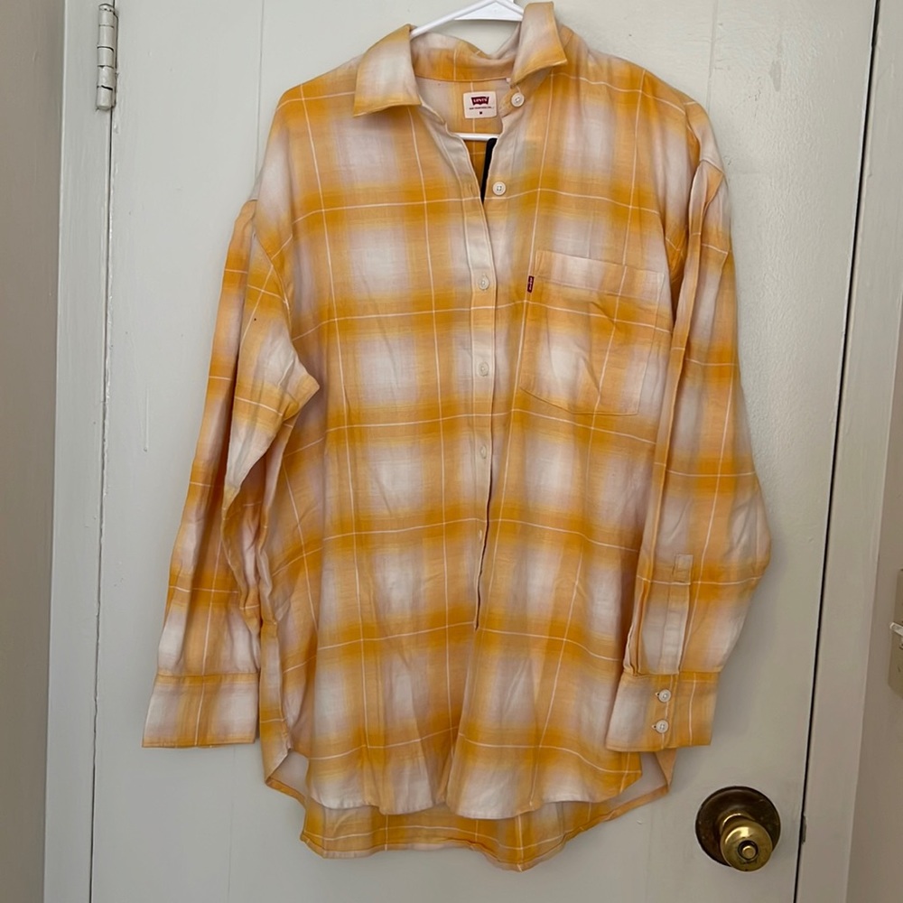 Levi's yellow